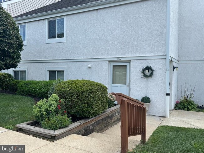 Primary Photo - 116 Harvest Ln