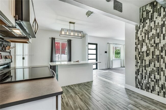 Building Photo - 5900 SW 44th Terrace