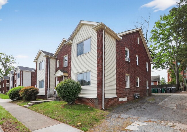 Building Photo - Adorable One Bedroom Apartment in Elizabeth!
