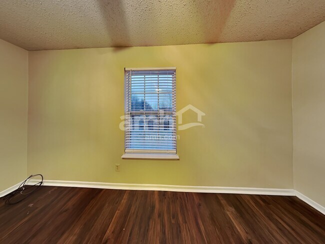 Building Photo - 6503 W Philadelphia Dr