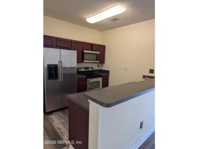 Building Photo - 2/2 on Westside