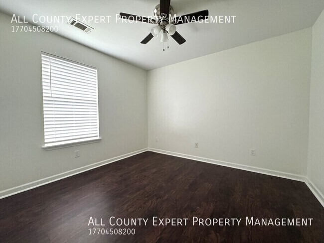 Building Photo - 3505 Continental Dr