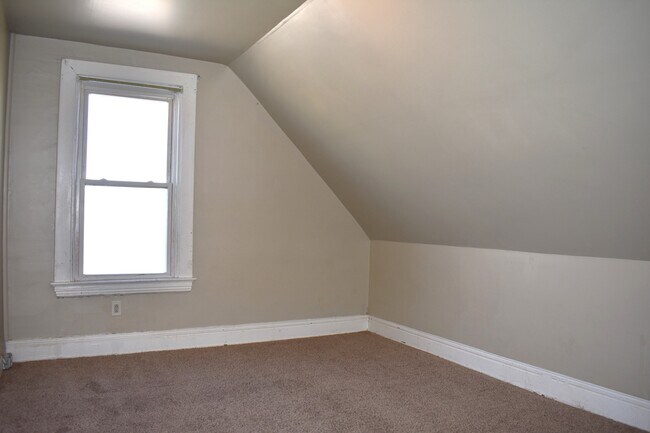 Bedroom 1 - 2005 McLean St