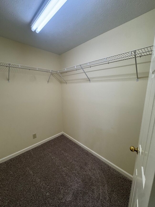 Building Photo - End of Cul-de-sac home