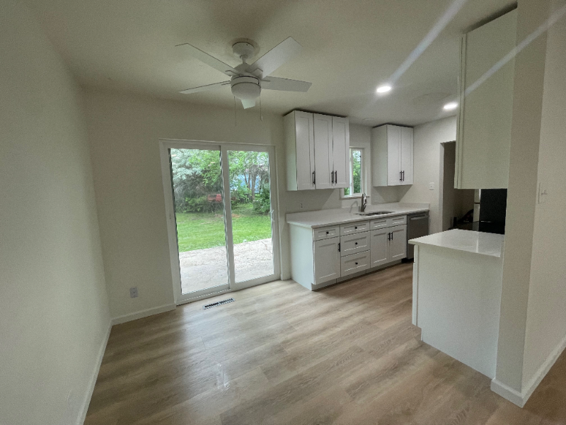 Building Photo - 2405 Tamarac Dr
