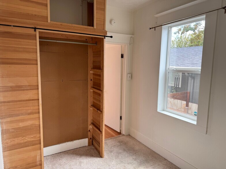 Secondary bedroom - 3703 SE 65th Ave