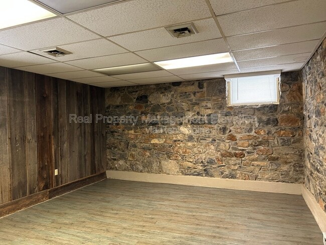 Building Photo - 523 S Cameron St