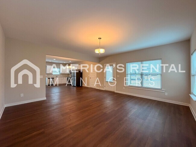 Building Photo - Modern Living in Brookwood!