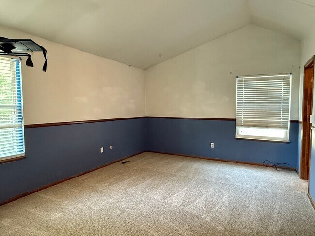 Building Photo - Spacious Home in the Heart of Aurora with ...