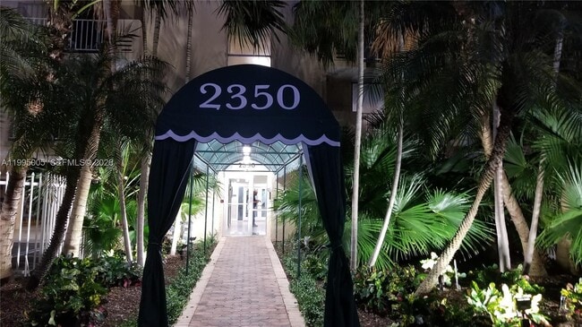 Building Photo - 2350 NE 135th St