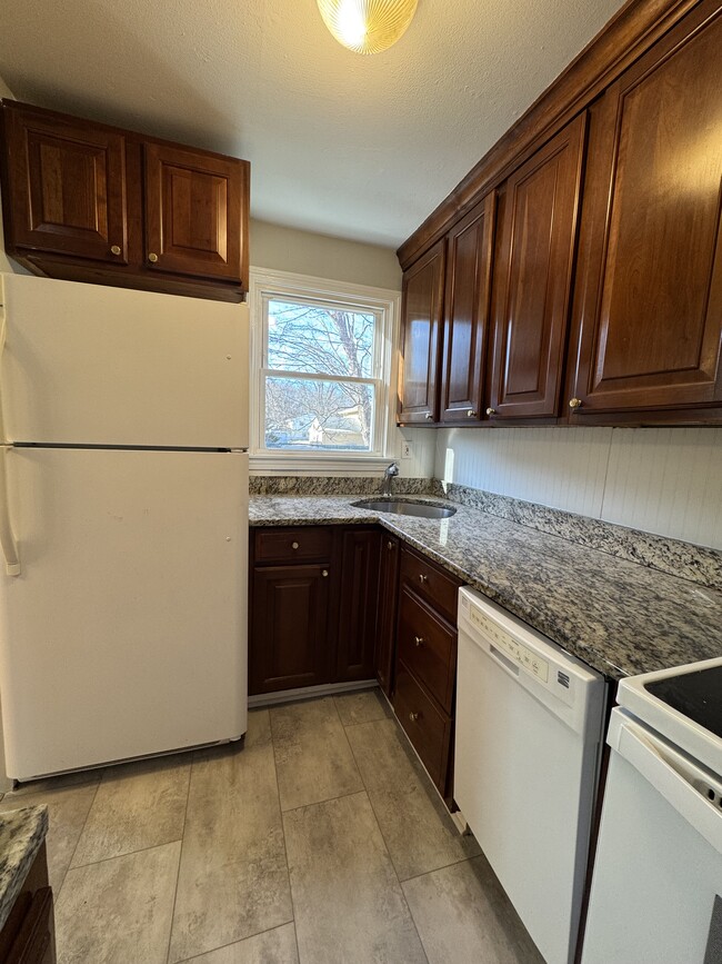 Building Photo - 144 E Main St