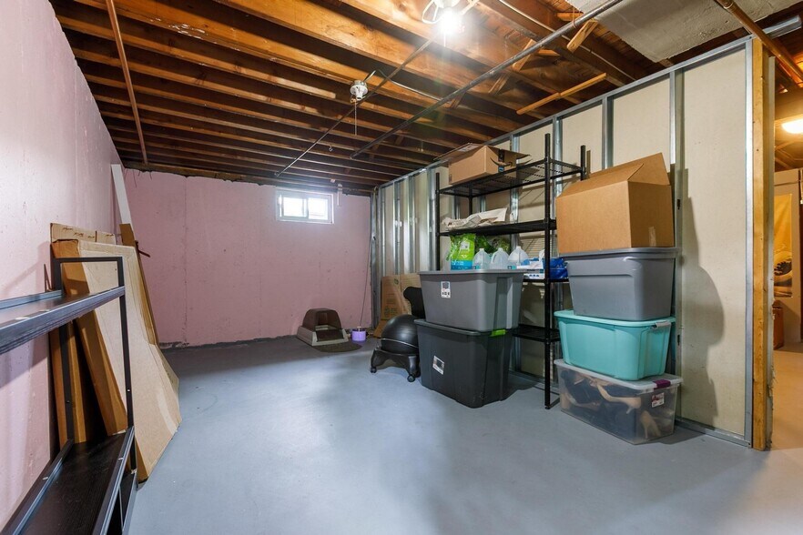 Building Photo - 5 Robinlea Cir