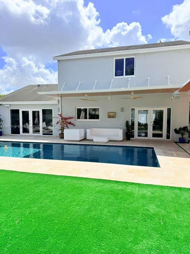 Building Photo - 9437 SW 145th Pl