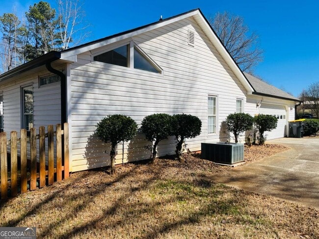 Building Photo - 155 Woodstream Dr