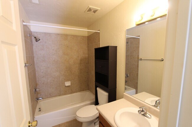Building Photo - $500 Off Move-In Special – Spacious 4-Bed ...