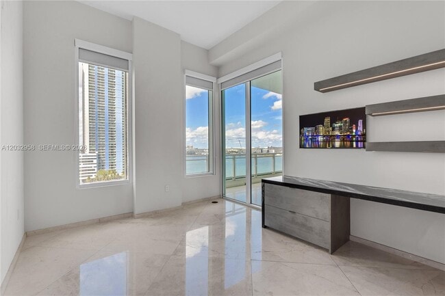 Building Photo - 900 Brickell Key Blvd