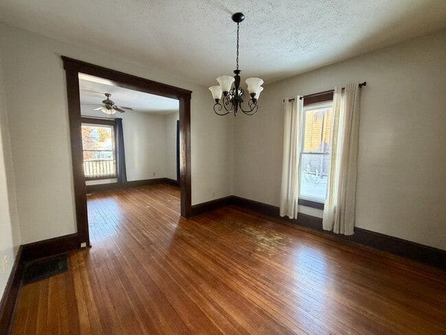 Building Photo - 107 Maple Ave