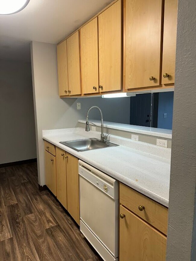 Building Photo - The ideal space to balance life, work and play.