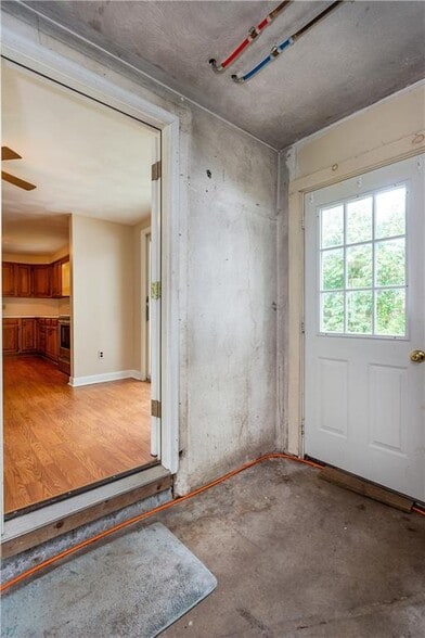 Building Photo - 135 S Pierce Rd