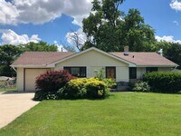 Building Photo - Large 4 bedroom 2 bath home right off of West Center