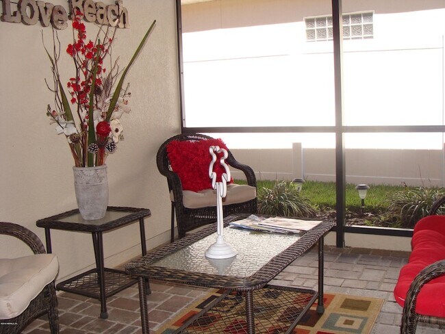 Building Photo - 660 Porta Rosa Circle