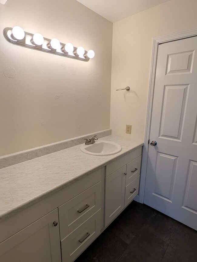 Building Photo - 2 Bed/ 2 Bath- Village South Condominiums - Available NOW!