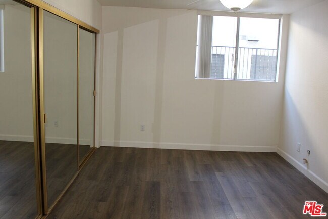 Building Photo - 1515 S Beverly Dr