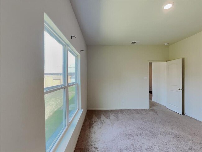 Building Photo - 105 Pettigrew Ct