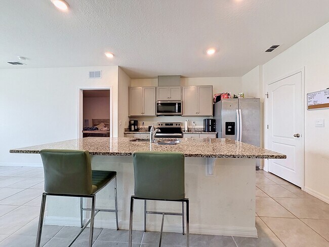 Building Photo - 1880 Basenji Dr