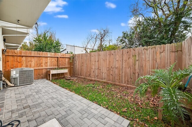 Building Photo - 314 Neyland St