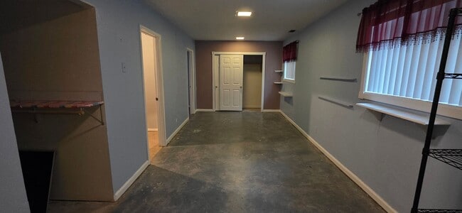 Building Photo - Stunning 4-bedroom, 2.5-bathroom home near...