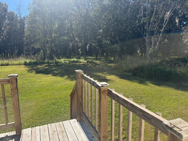 Building Photo - Discover peaceful country living