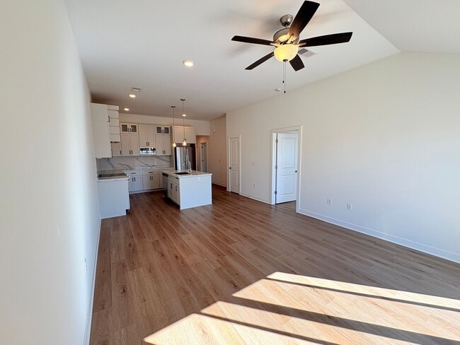 Building Photo - Single Level 3 Bed, 2 Bath, 1 Car Garage Duplex in North Kansas City