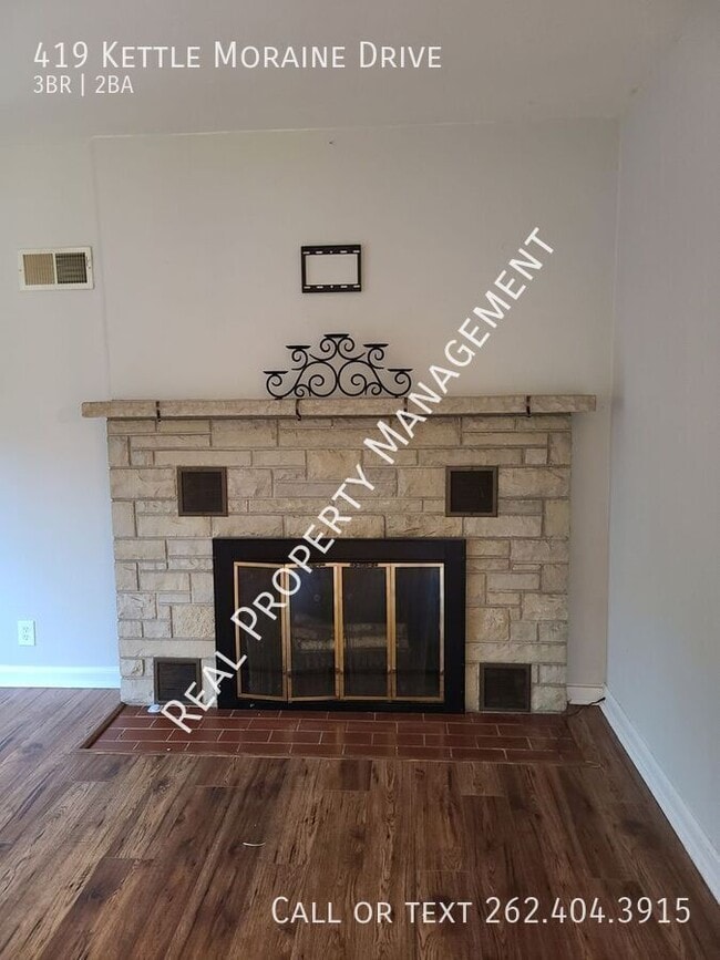 Building Photo - 419 Kettle Moraine Dr