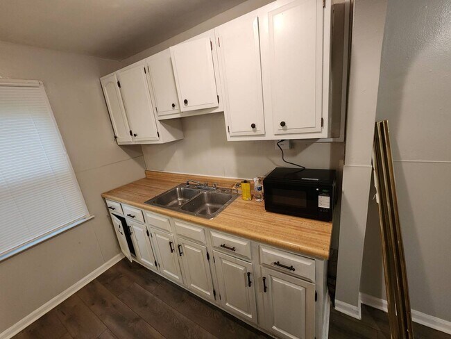 Building Photo - 4091 E 81st St