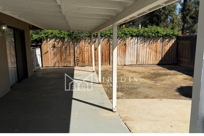 Building Photo - 1304 La Puente Dr