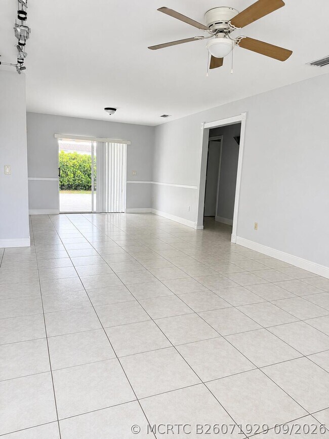 Building Photo - 21441 Crozier Ave