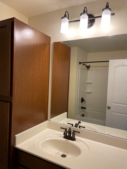 Building Photo - 2097 Shady Pond Dr