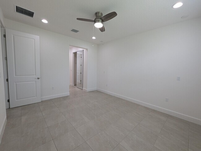 Building Photo - 13541 SW Oceanus Blvd