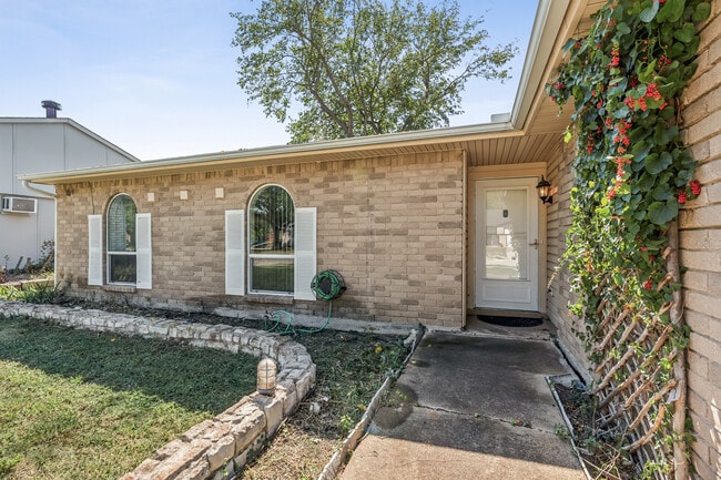 Building Photo - 540 Oldbridge Dr