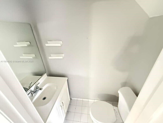 Building Photo - 5611 W 25th Ct