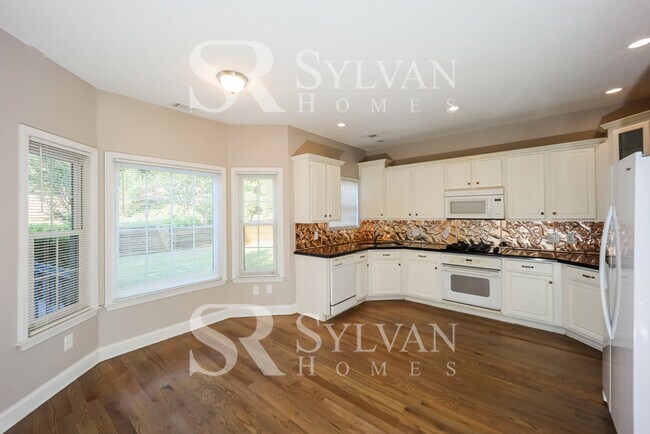 Building Photo - Spacious 4BR 3BA Home for You