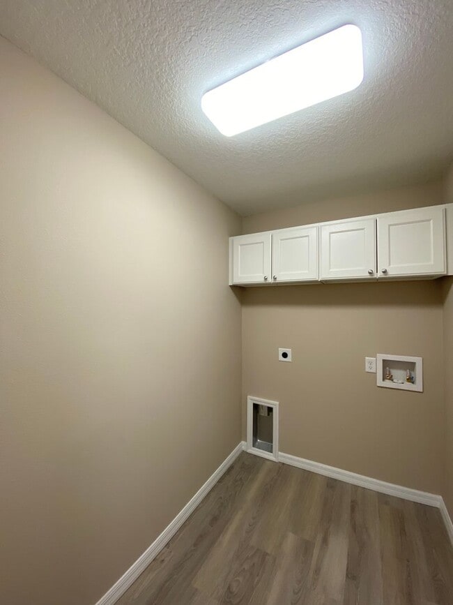 Building Photo - Beautiful Home Desirable SW Ocala Neighborhood 3/2/2 **WON"T LAST**