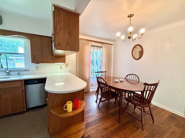 Building Photo - 2726 Applelane Ave