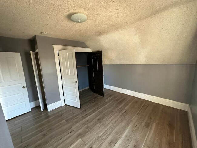 Building Photo - 937 Grove Ave