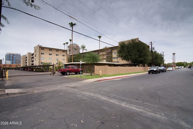 Building Photo - 357 E Thomas Rd