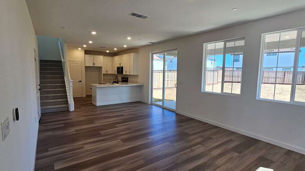 Building Photo - 10295 Maribel Way