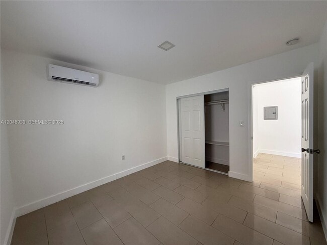 Building Photo - 242 NE 55th Terrace