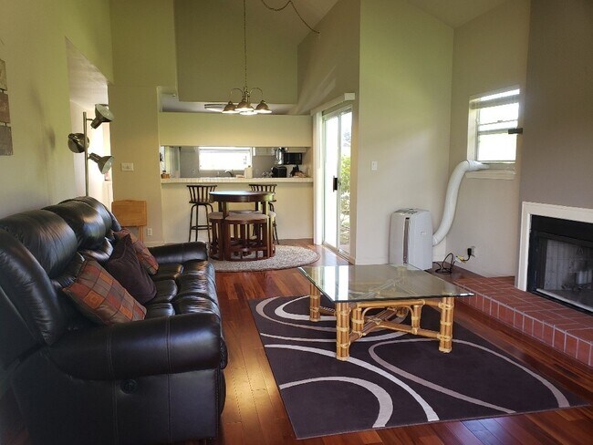 Building Photo - Beautiful Fully Furnished Condo