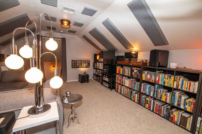 Building Photo - Beautiful Boise Home